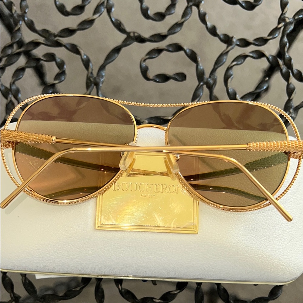Gold Aviator Sunglasses with Mirrored Lenses - Picture 4 of 12